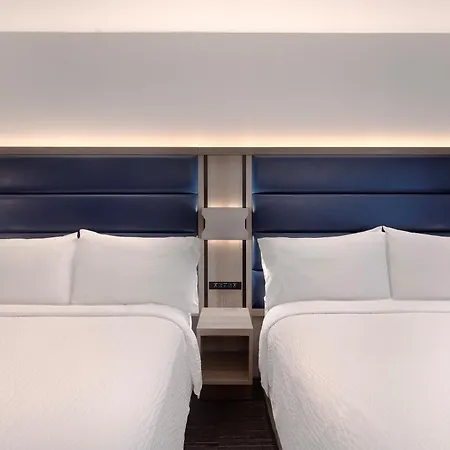 Holiday Inn Express New York City Chelsea By Ihg Exterior photo